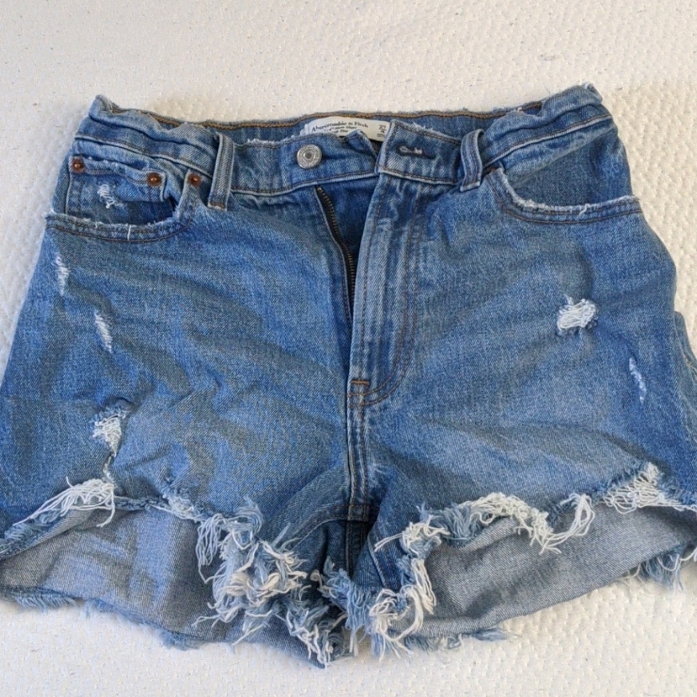 Abercrombie curve love high rise 4 inch mom shorts